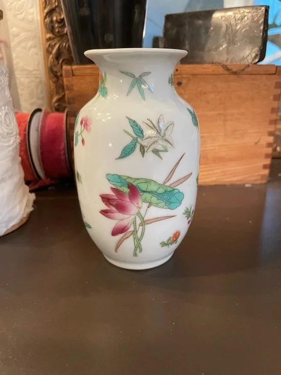 Chinese Vintage Vase Flower & Butterfly Design 1970s Ceramic - Picture 4 of 6